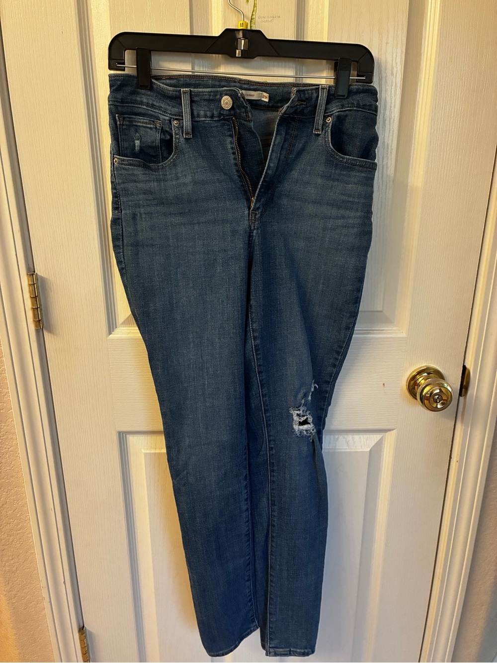 Levi's Women's Medium Blue Skinny Jeans with Knee Distress
